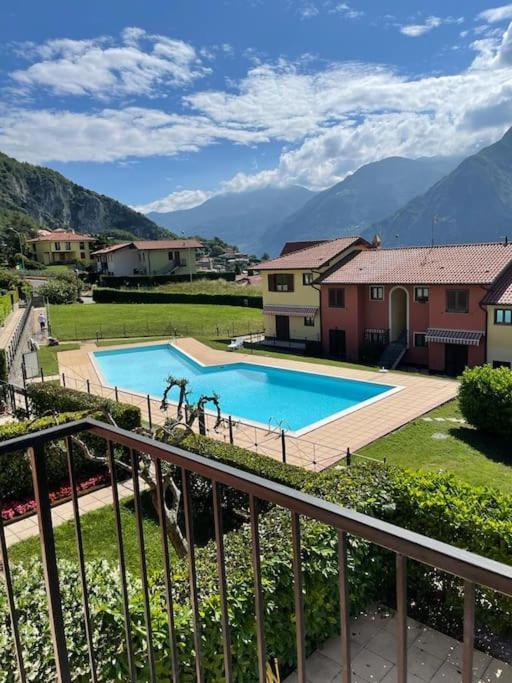Happy Guest Apartments - Lake View And Pool Riva di Solto Eksteriør billede