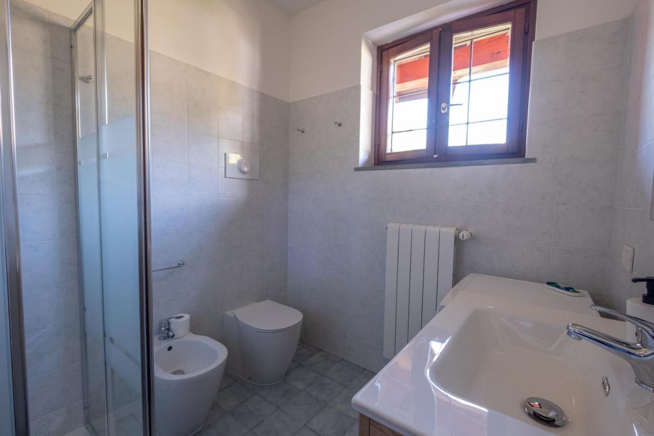 Happy Guest Apartments - Lake View And Pool Riva di Solto Eksteriør billede