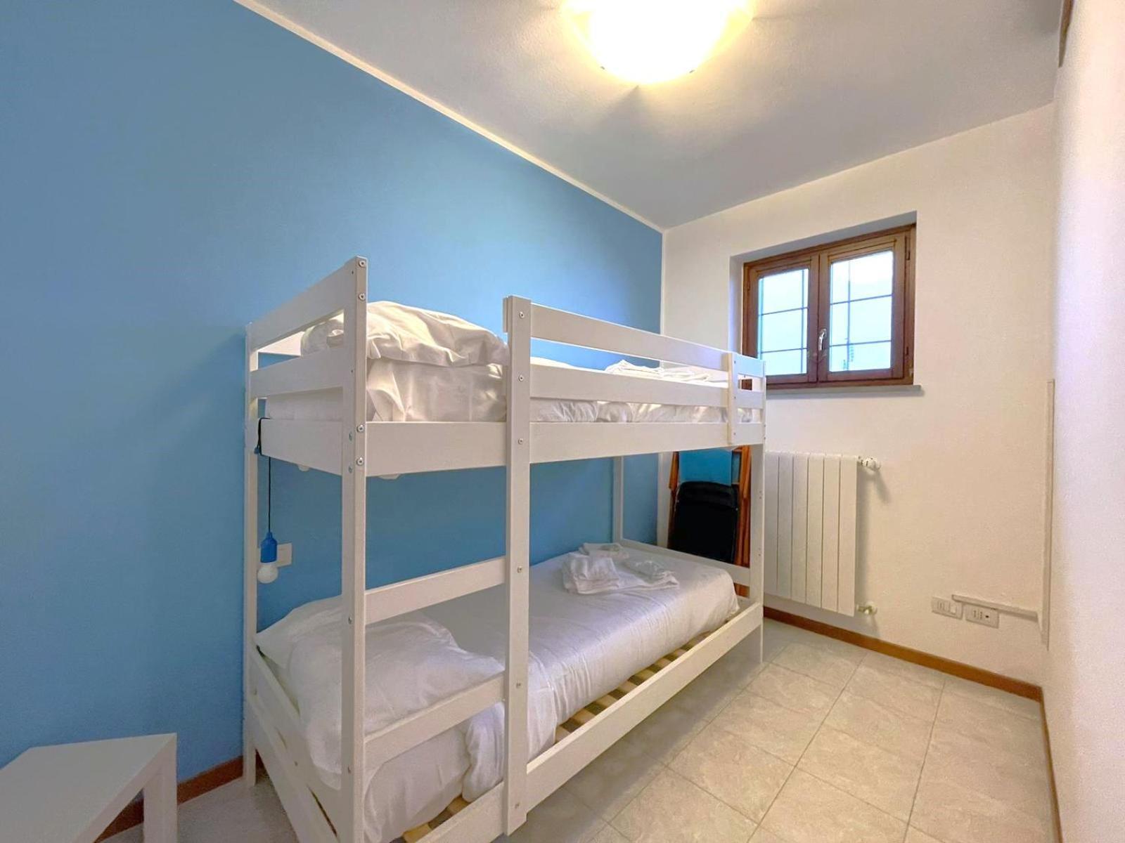 Happy Guest Apartments - Lake View And Pool Riva di Solto Eksteriør billede