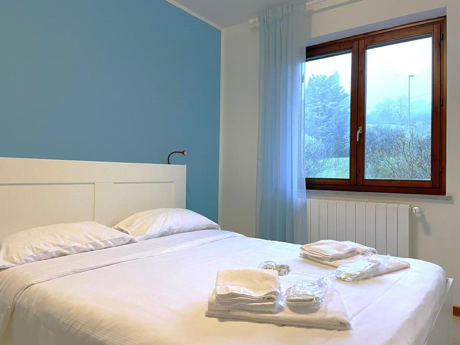 Happy Guest Apartments - Lake View And Pool Riva di Solto Eksteriør billede