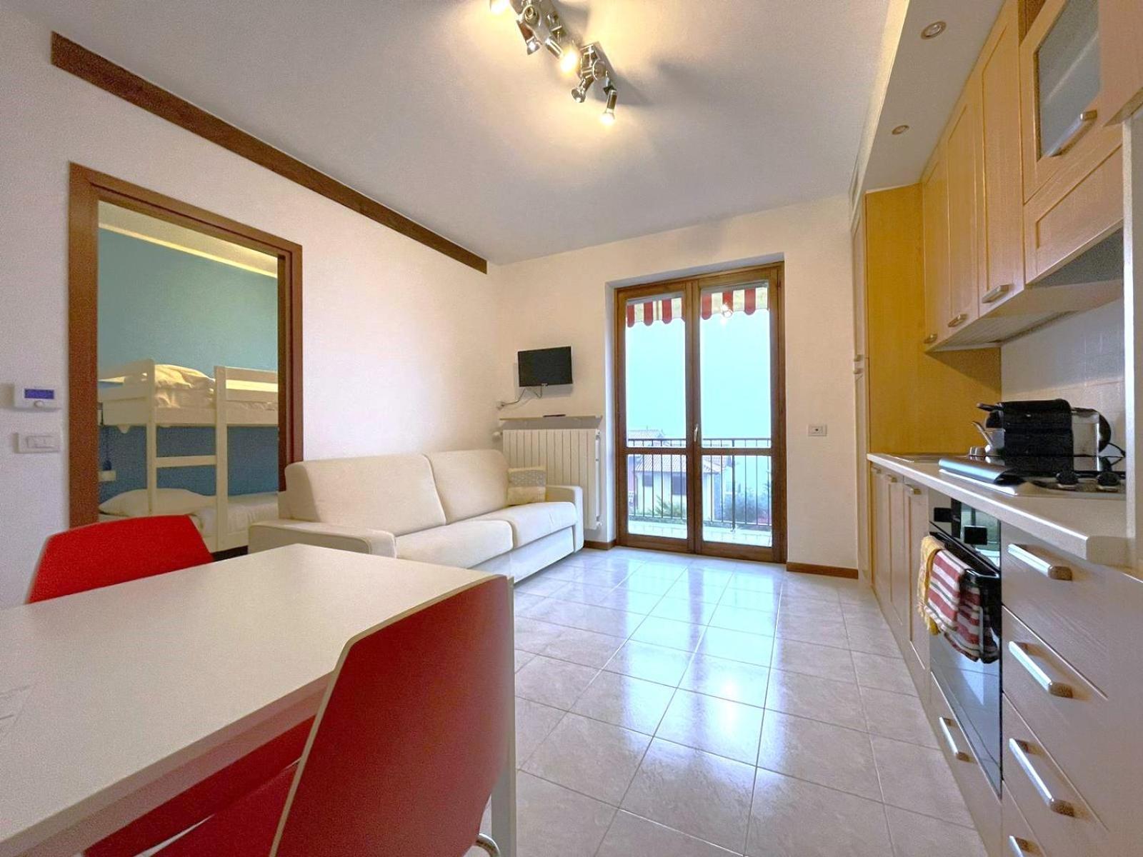 Happy Guest Apartments - Lake View And Pool Riva di Solto Eksteriør billede