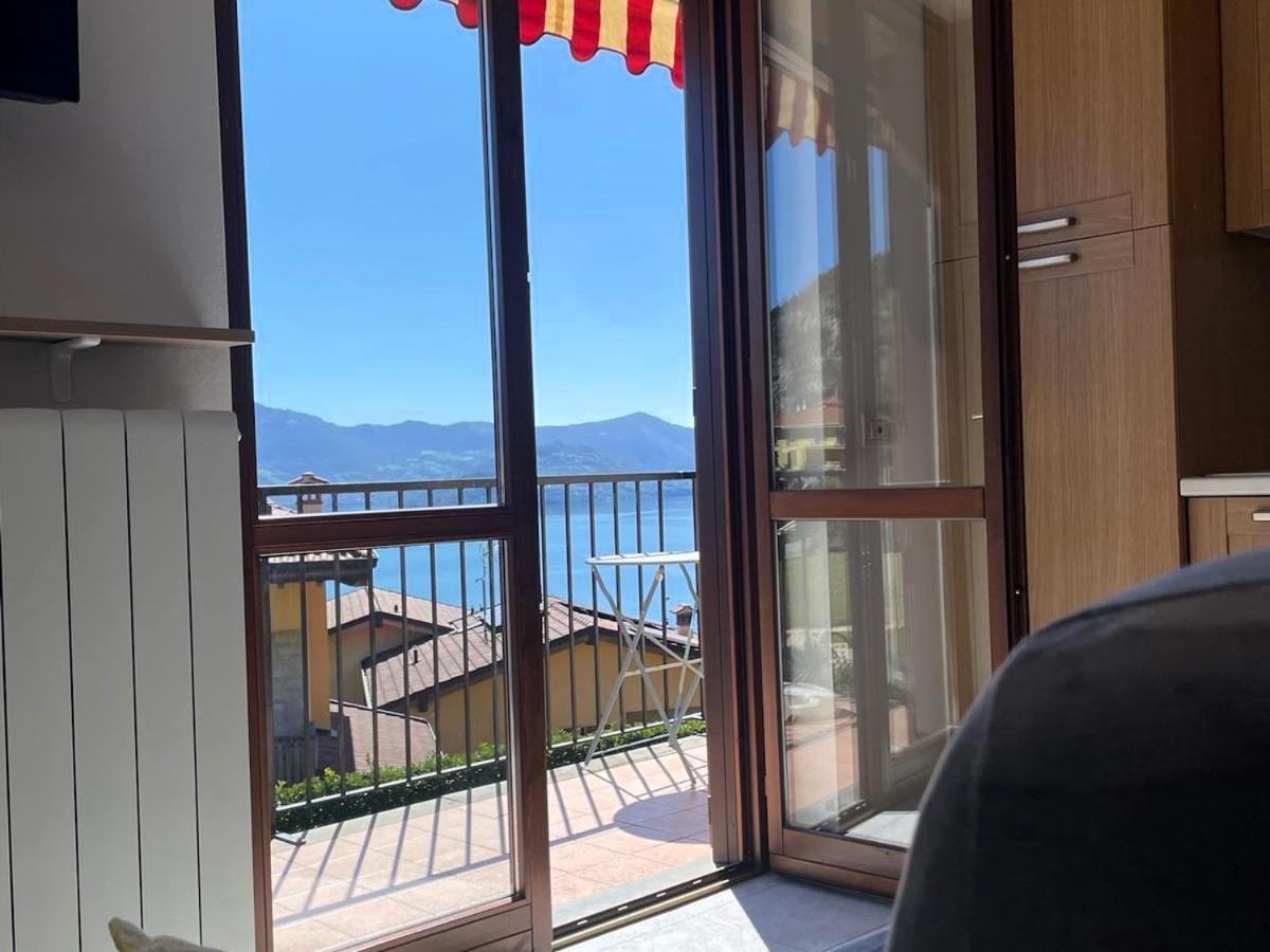Happy Guest Apartments - Lake View And Pool Riva di Solto Eksteriør billede